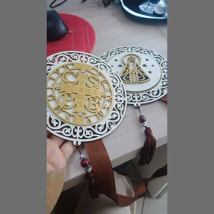 escapulário de porta com medalha de são bento 18